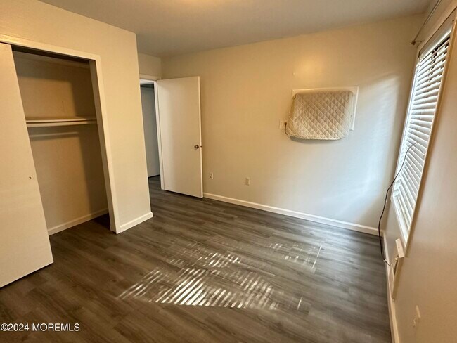 Photo - 120 Amberly Dr Unit B