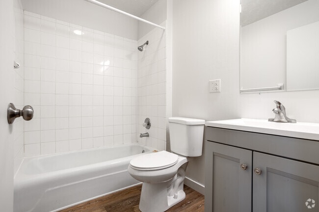 1BR, 1BA - 578SF