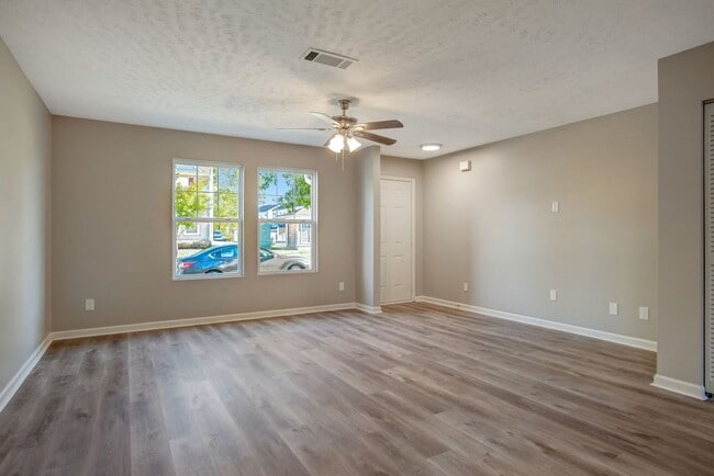 Photo - 5860 Monroe Crossing