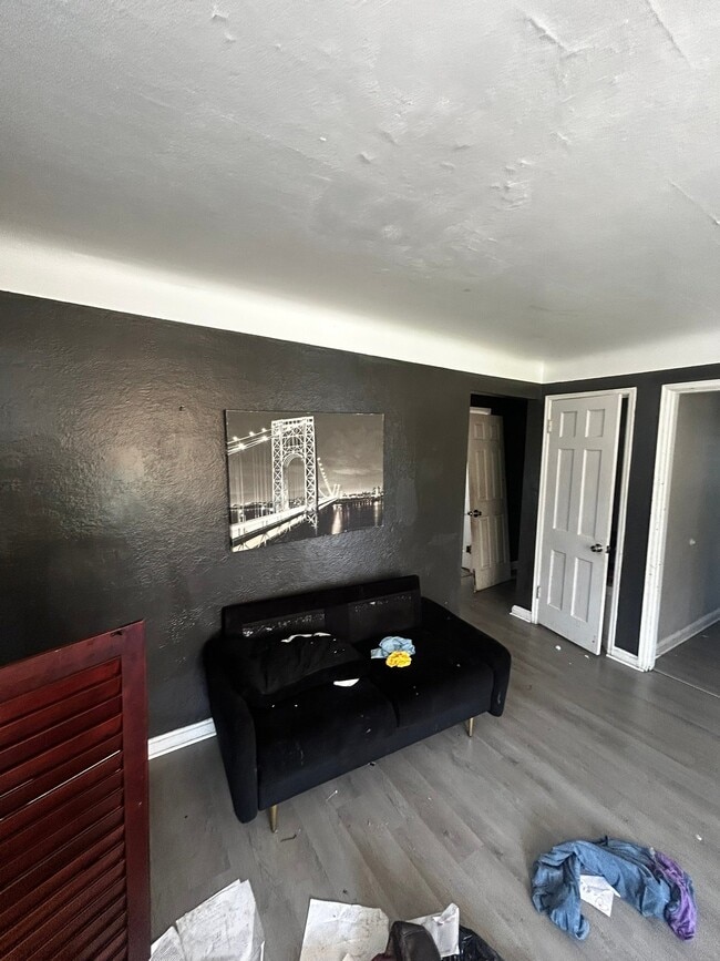 Photo - 5621 Sunbury Ave