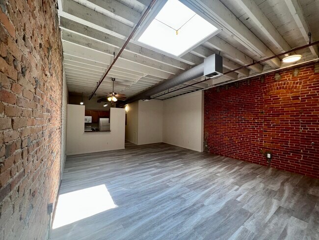 Photo - 215 S 4th Ave Apartments Unit 2B