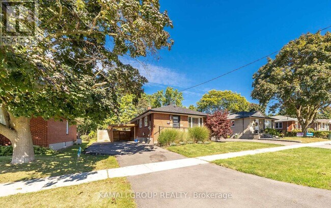 Photo - 714 Gilbert St W