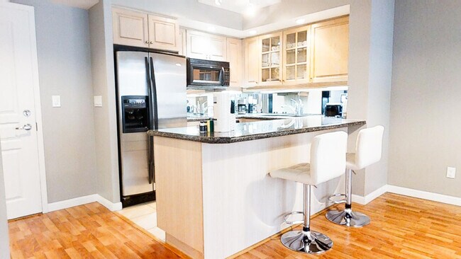 Photo - 136 Simcoe St Unit FL1-ID1031084P