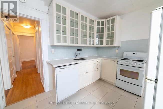 Photo - 885 Davenport Rd