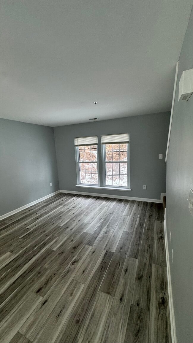 Building Photo - 7927 Foxcrest Ct Unit 7927 Foxcrest Court
