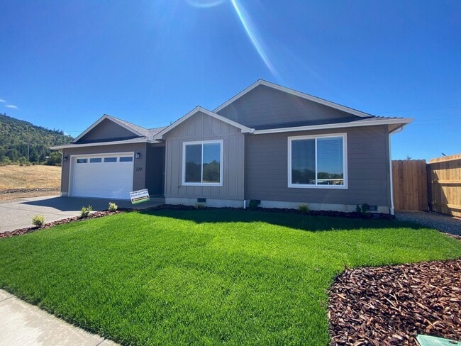Building Photo - ~Brand New House in Sutherlin~