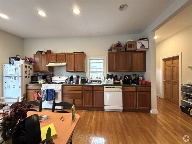 Building Photo - 1 McLean Pl Unit 2 Rental