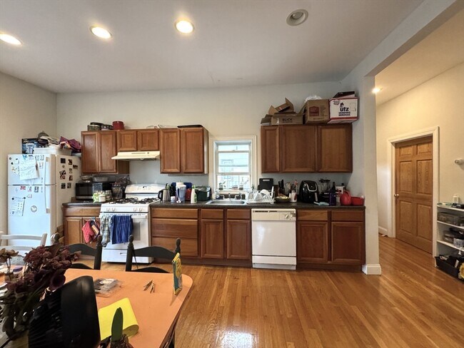 Building Photo - 1 McLean Pl Unit 2 Rental