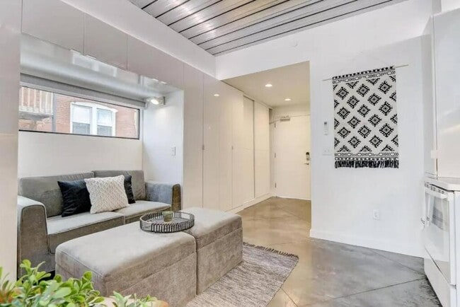 Building Photo - Mikros Smart Suites - FULLY FURNISHED Rental