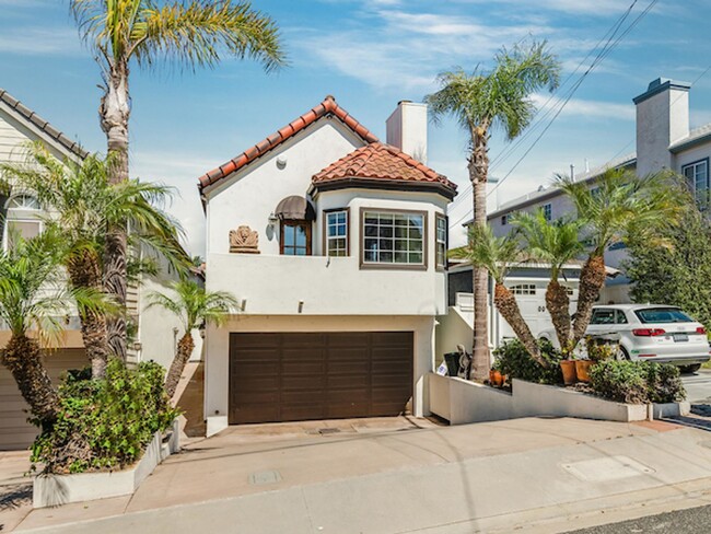 Stand Alone Home Available Now in Redondo ... - Stand Alone Home Available Now in Redondo ...