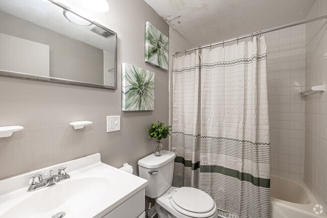 1BR, 1BA - 600SF - Bathroom
