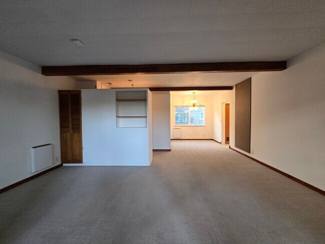 Photo - 465 Winslow Way E Unit #210