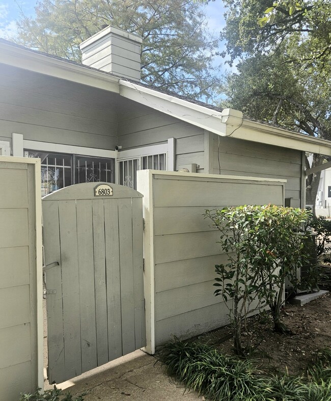 Building Photo - 6803 Greenway Chase St Unit 6803