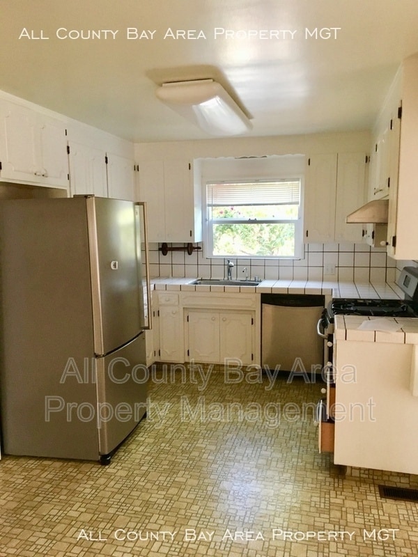 Photo - 726 Cherry Way