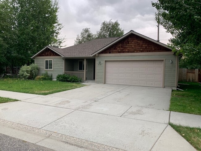 Building Photo - 3 Bedroom | 2 Bathroom Single-Family Home