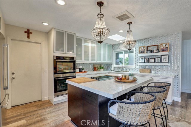 Photo - 25262 Tasman Rd