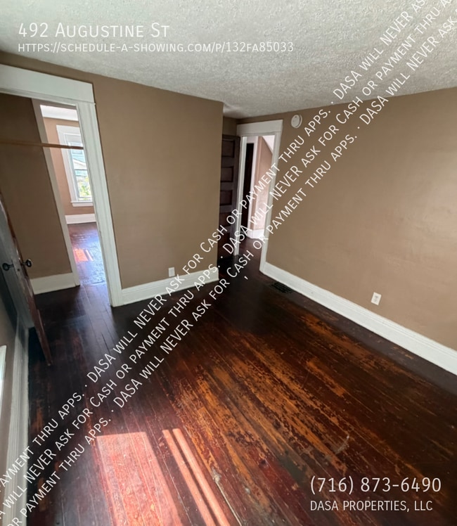 Photo - 492 Augustine St
