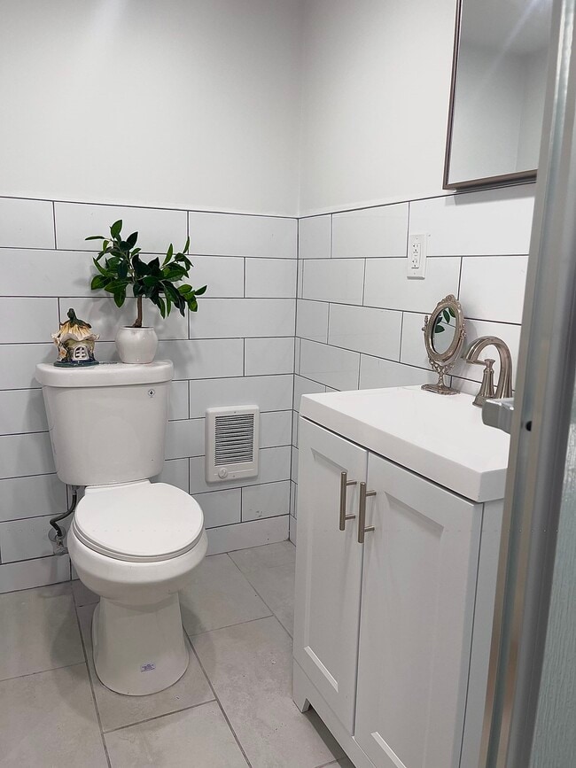 27 Ellison Ave Unit 1