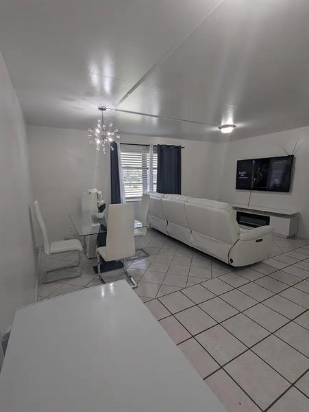Building Photo - 6051 SW 41st St Rental