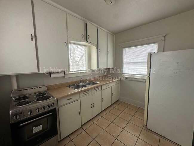 Photo - 566 Capital Ave SW Unit 4