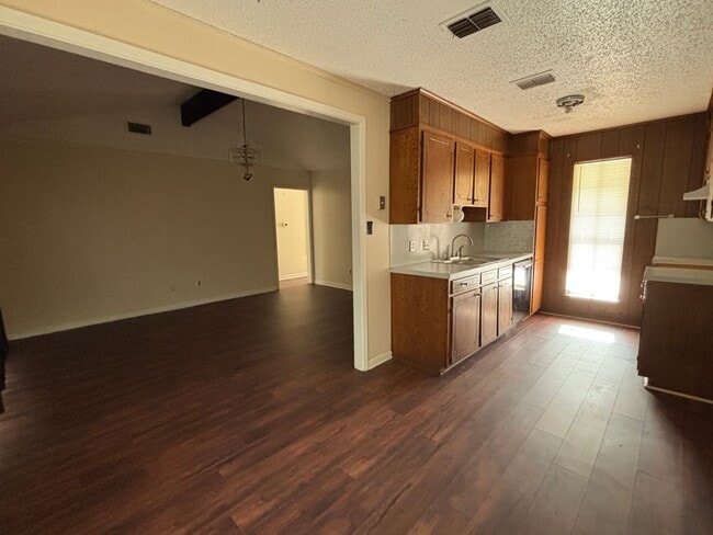 Photo - COZY AND SPACIOUS BRICK HOME NEAR PINES ROAD IN SHREVEPORT.