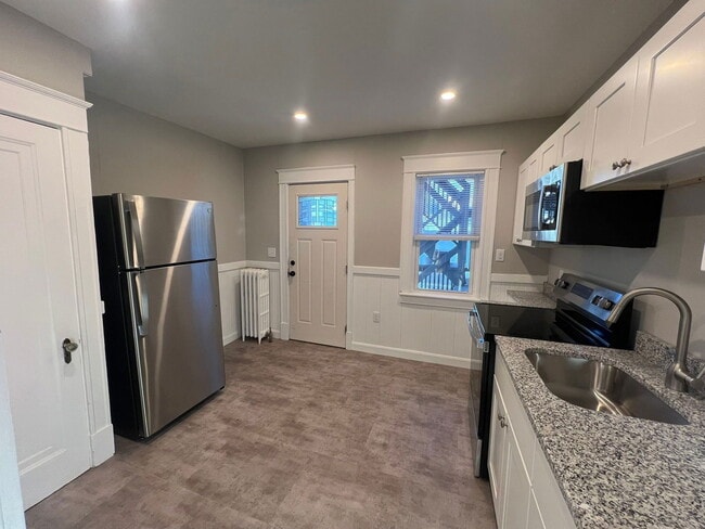 Building Photo - 54 Brook St Unit 5