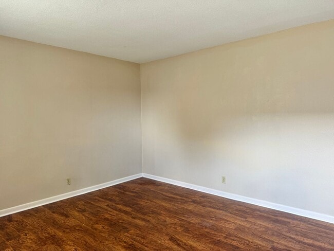 Photo - Great downstairs apartment close to it all