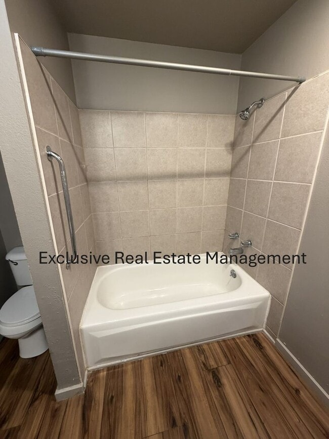 Photo - 608 Riverside Dr Unit #04