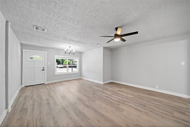 Photo - 1004 W Harris Ave