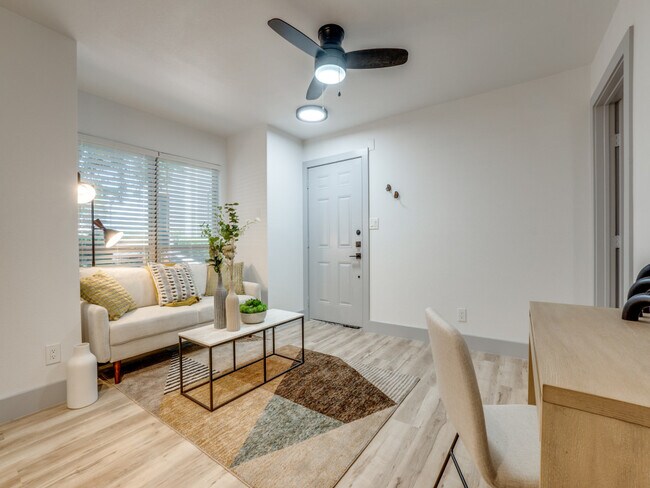 Photo - Parea Oak Lawn