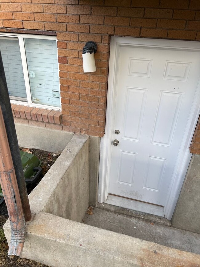 Photo - 2 Bedroom Apartment -2023 remodel New paint, flooring, and granite countertops Unit 1434