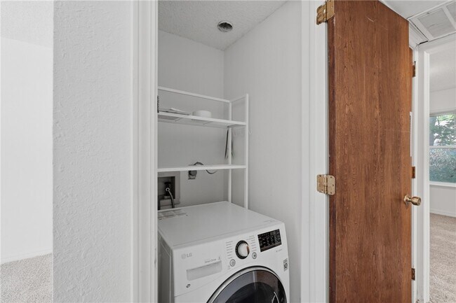 Building Photo - 938 W Cleveland St Unit 104