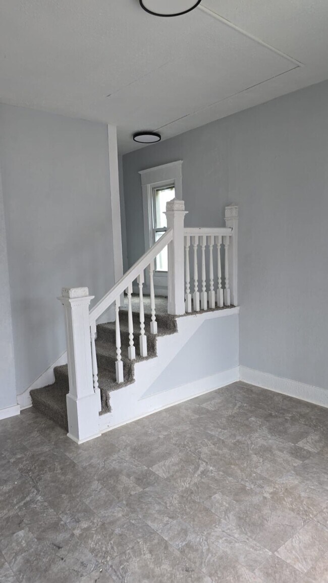 Photo - 669 S 35th St