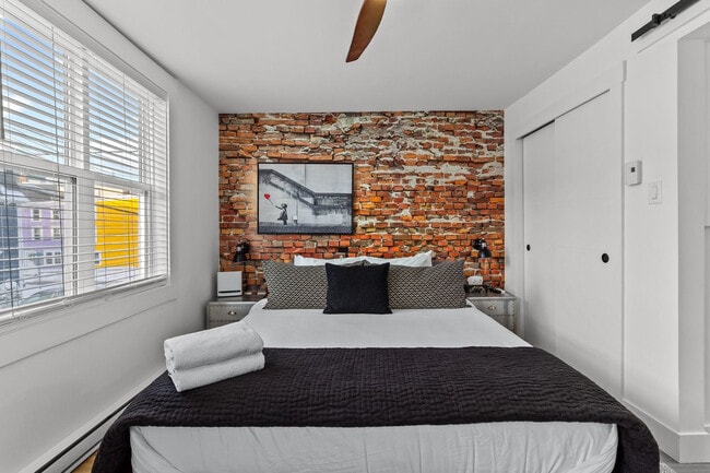 Photo - 137 Gower St Unit SI FL2-ID1438815P