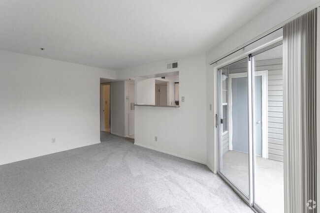 1 BR, 1 BA - 550 SF