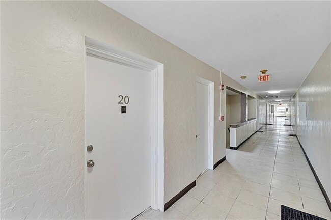 Photo - 395 SW 15th St Unit 10