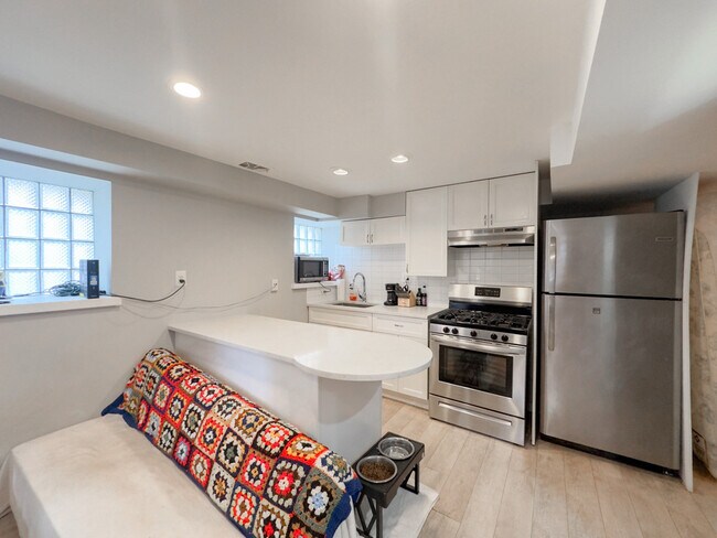 Photo - 2046 W Iowa St Unit M06H