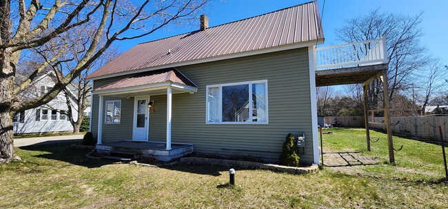 Building Photo - 15 Bridge St Rental
