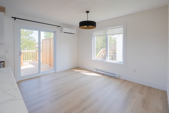 Photo - 102 Simone Gallant Cres