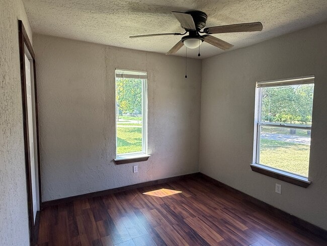 Photo - 118 W Pine St