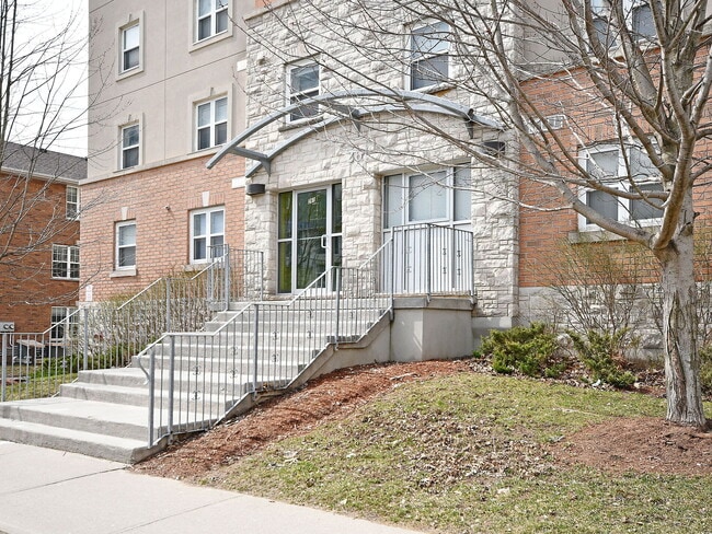 Photo - Student Housing in Waterloo - Students Only Unité 401-Room5