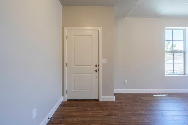 Photo - Modern 2018-Built Home with Main-Floor Primary Suite