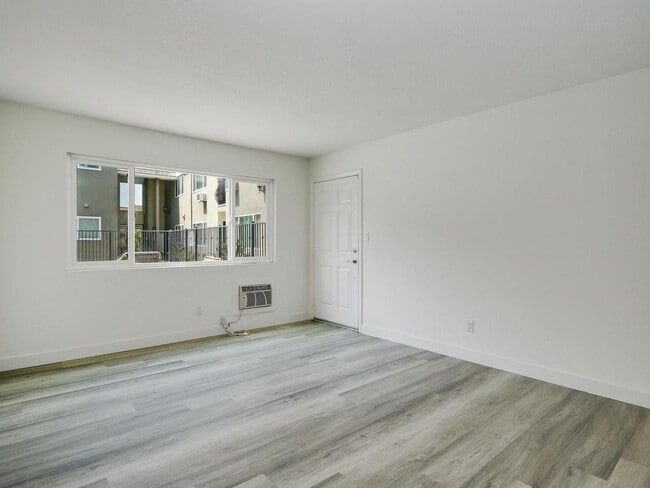 Photo - 6602 Beadnell Way Unit 4
