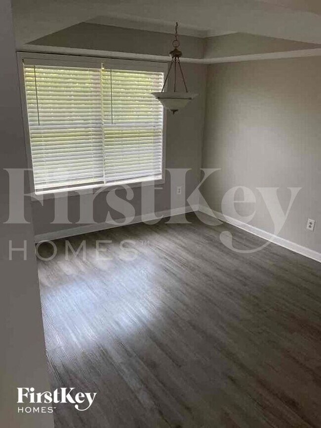 Photo - 962 Andover Dr