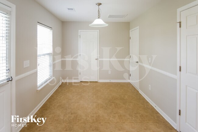 Photo - 615 Silver Moss Dr