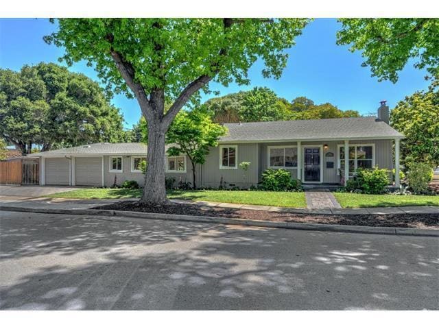 Building Photo - Beautiful & Bright Updated 3 Bedroom 2 Bat... Rental