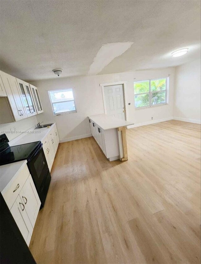 Building Photo - 920 SW 29th St Unit A-B Rental