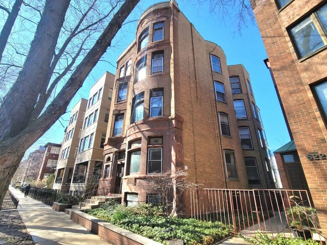 Photo - 635 W Wellington Ave Unit J08P
