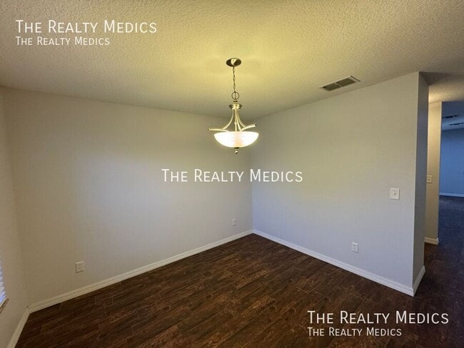 Photo - 1328 Karok St