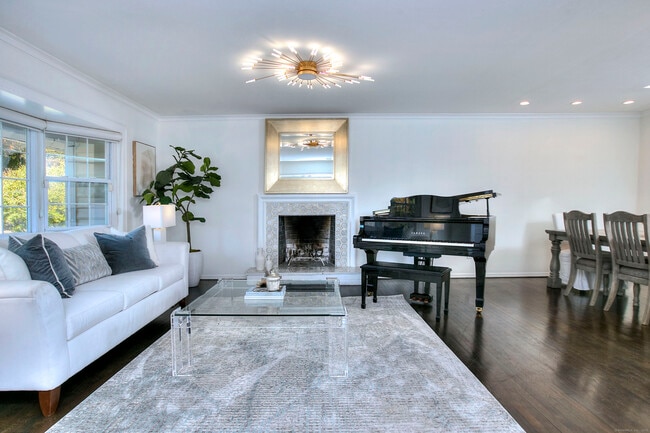 Photo - 19 Woodchuck Ct